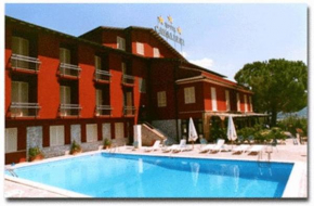Отель Hotel Cavalieri  Пассиньяно-Суль-Тразимено